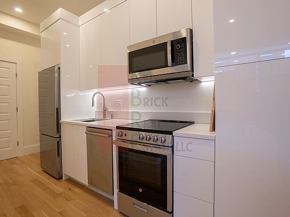 4th image of 15 Revere St #2B