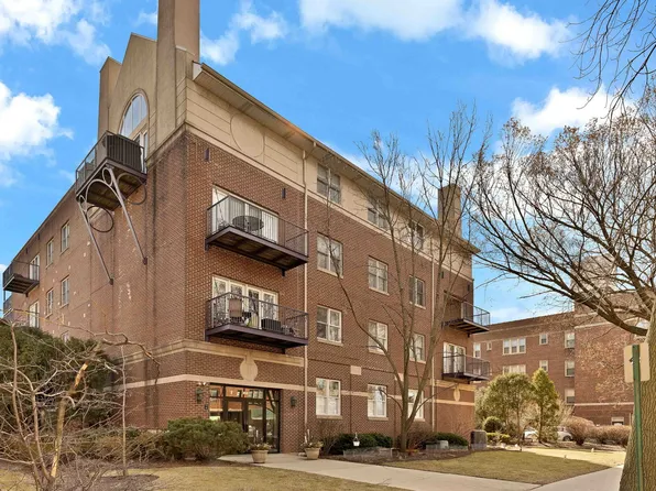 1319 Chicago Ave APT 404, Evanston, IL 60201