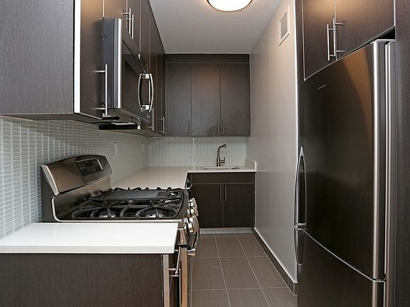 3rd image of 410 W 53rd St APT 530