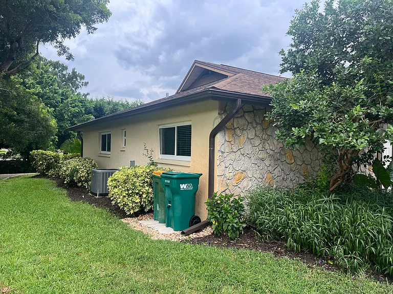 843 Palm View Dr — Photo 17