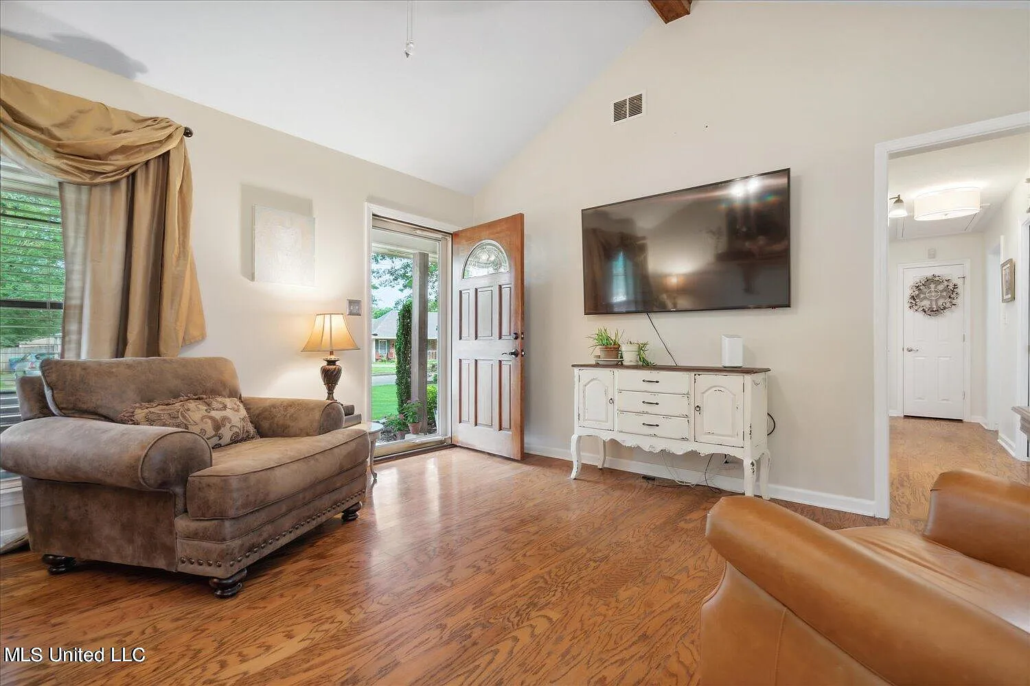 3 bed, 2.0 bath, 1164 sqft, $1,750 — Photo 3