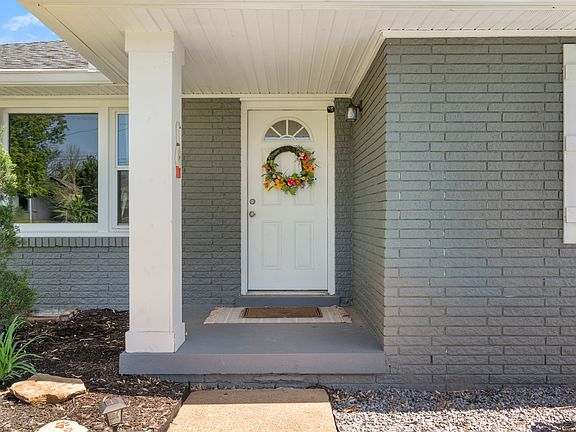 3rd image of 2125 E Hill Dr
