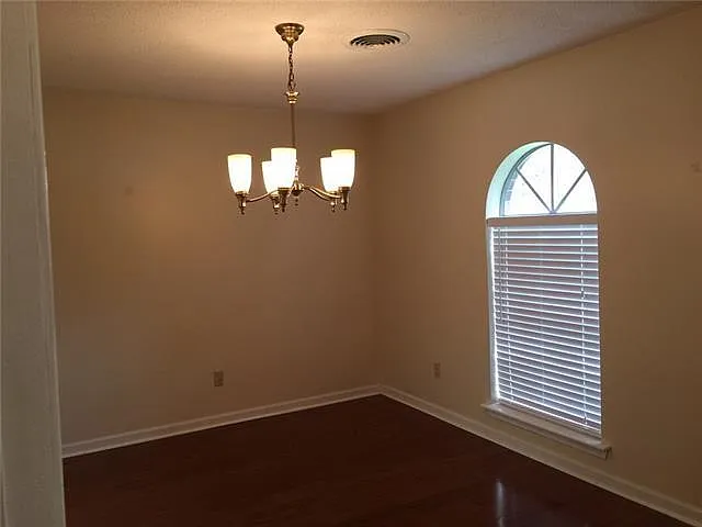 3 bed, 2.0 bath, 1699 sqft, $1,800 — Photo 4