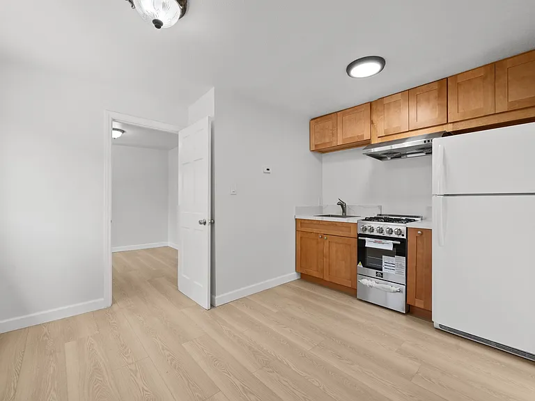 1316 W 35th St #2 — Photo 9