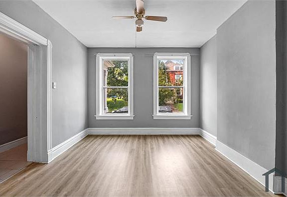 3rd image of 5130 Kensington Ave #1F