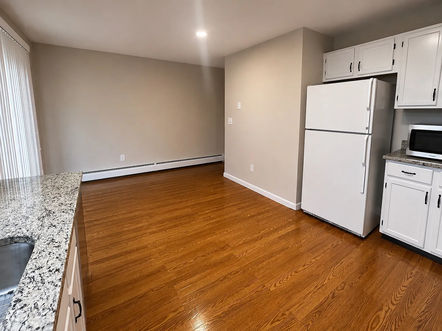 2 bed, 928 sqft, $2,100 — Photo 2