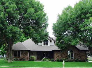 21 Camelot Way, Kearney, NE 68845