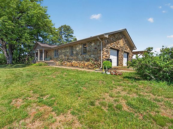 3rd image of 1032 Middlemont Ln