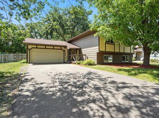 1925 Betty Jane Ct, North Saint Paul, MN 55109