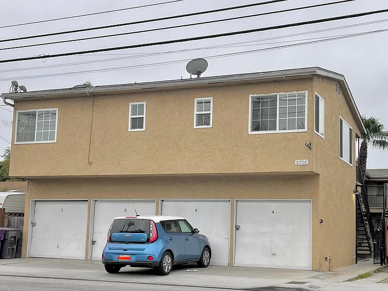 3700 E 4th St #1 — Photo 3