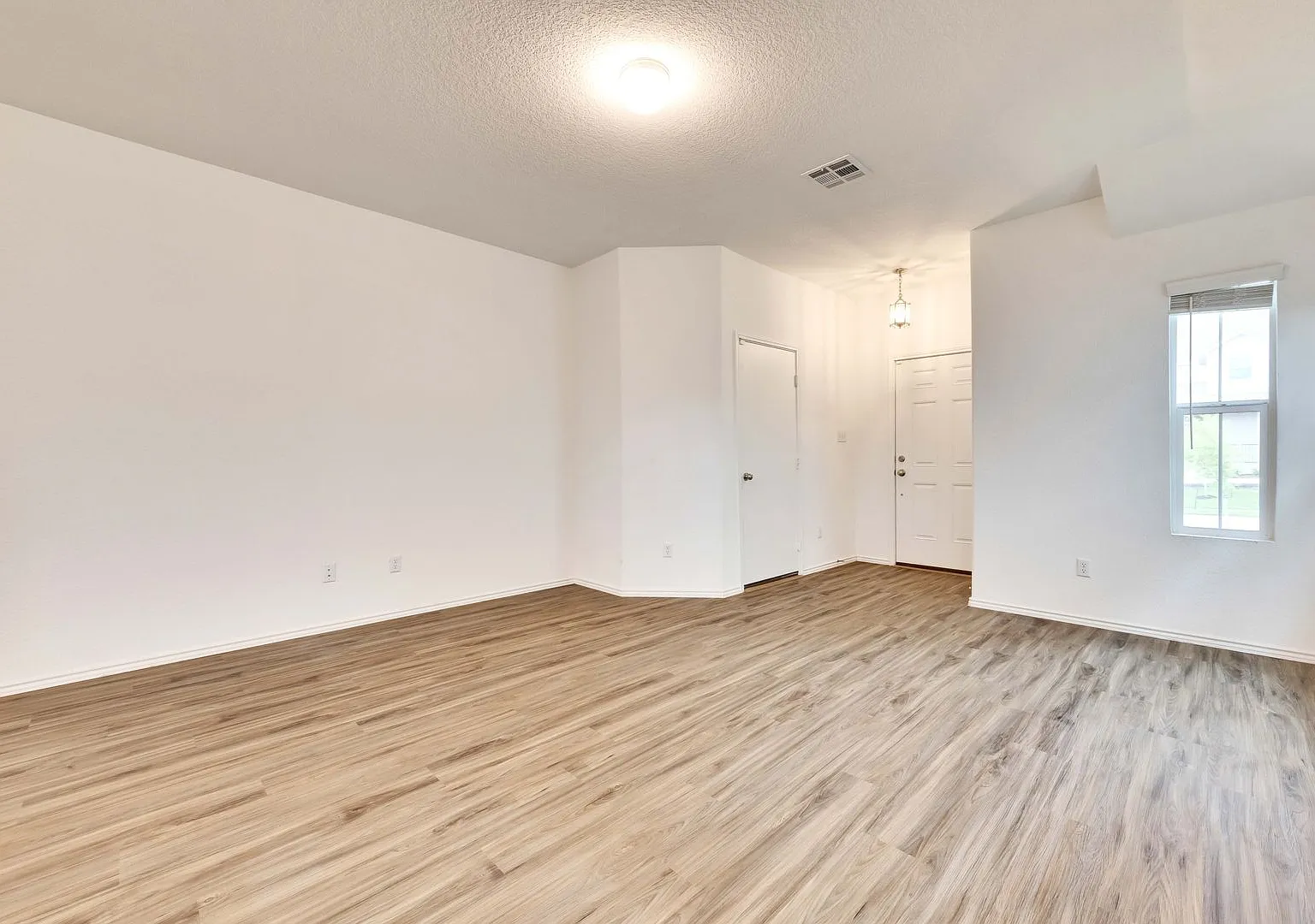 Beautiful Leander Home in Desired Area! — Photo 3