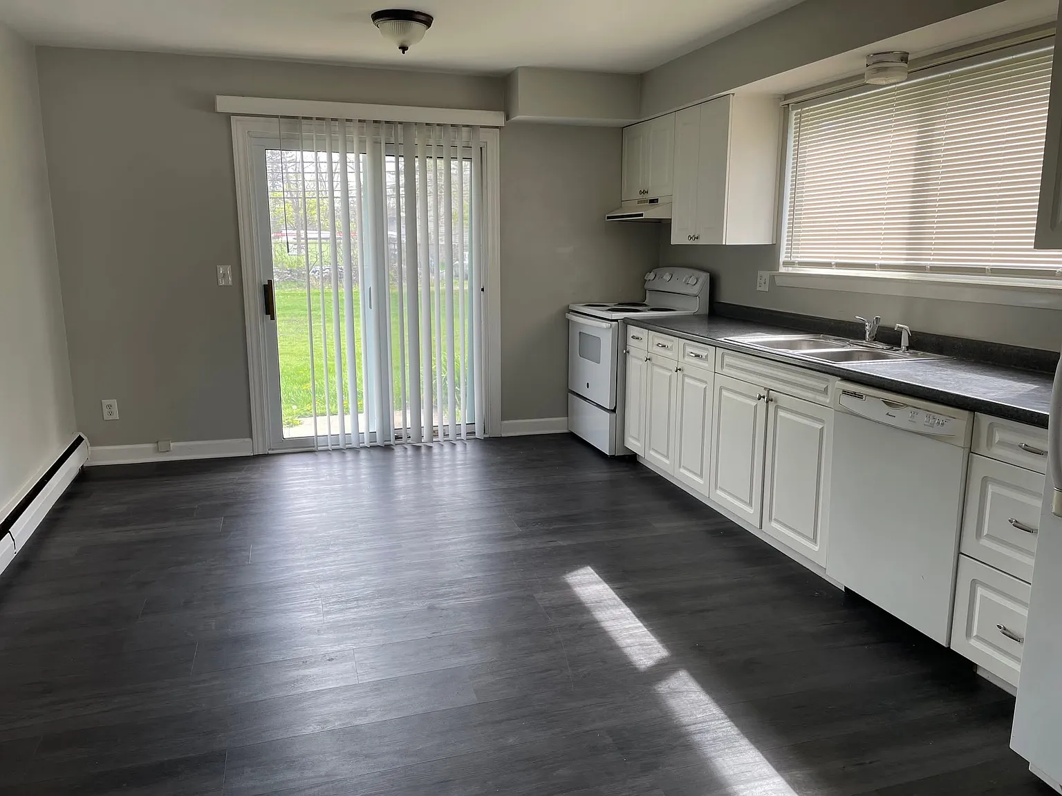 2 bed, 1.5 bath, 1250 sqft, $1,500 — Photo 2