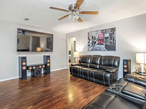 3rd image of 1232 Daniel Ln