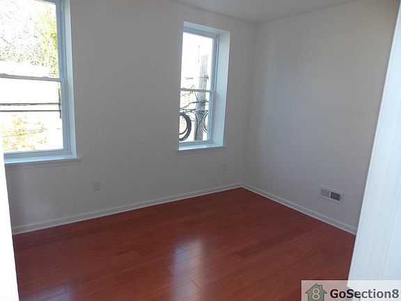 5th image of 2410 W Berks St