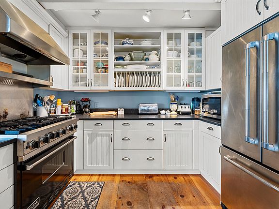 2nd image of 3059 Airport Road