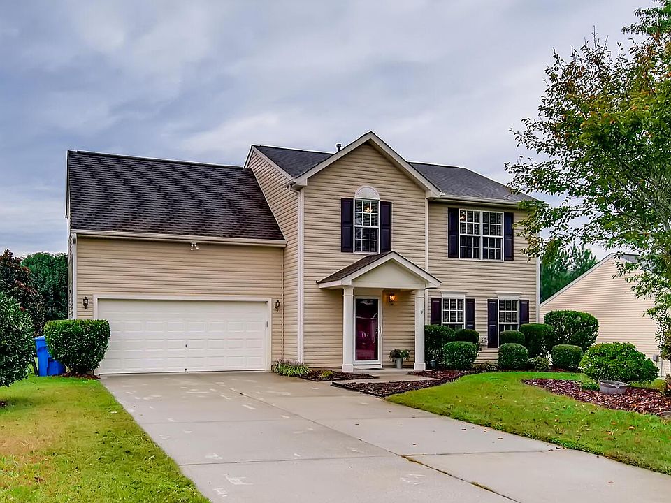 Lovely two story home with two car garage in Linwood Farms!