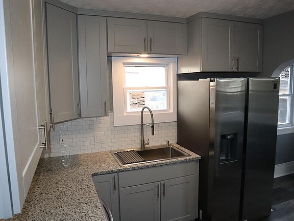 3rd image of 947 Osborn Ave