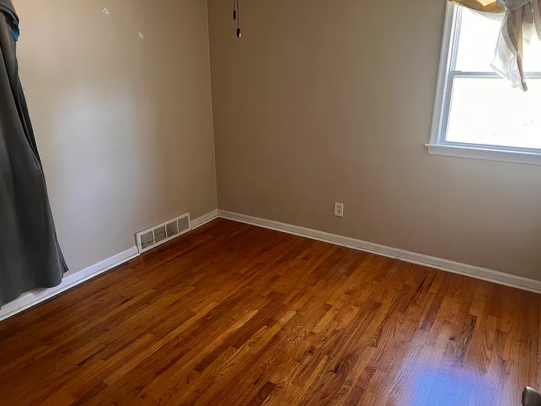 10000 Seltzer St — Photo 9