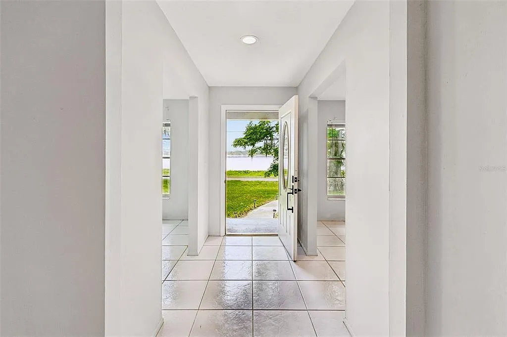 3 bed, 2.5 bath, 1707 sqft, $2,400 — Photo 4