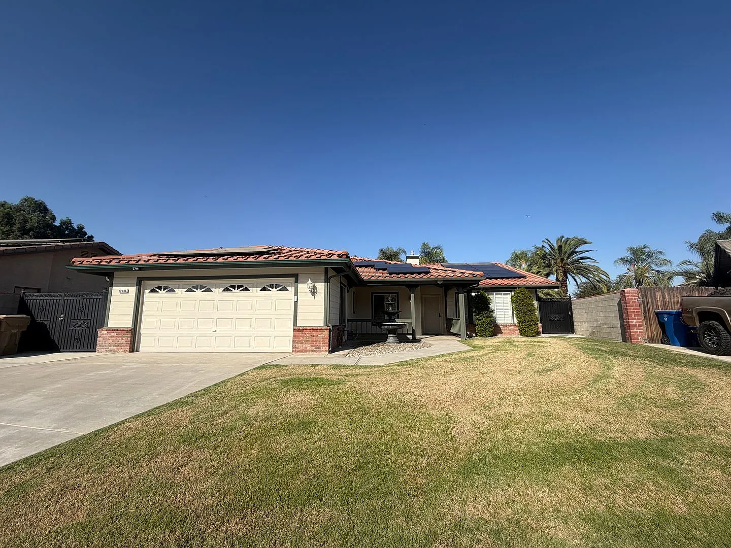 Beautiful NW Bakersfield Home! — Photo 1
