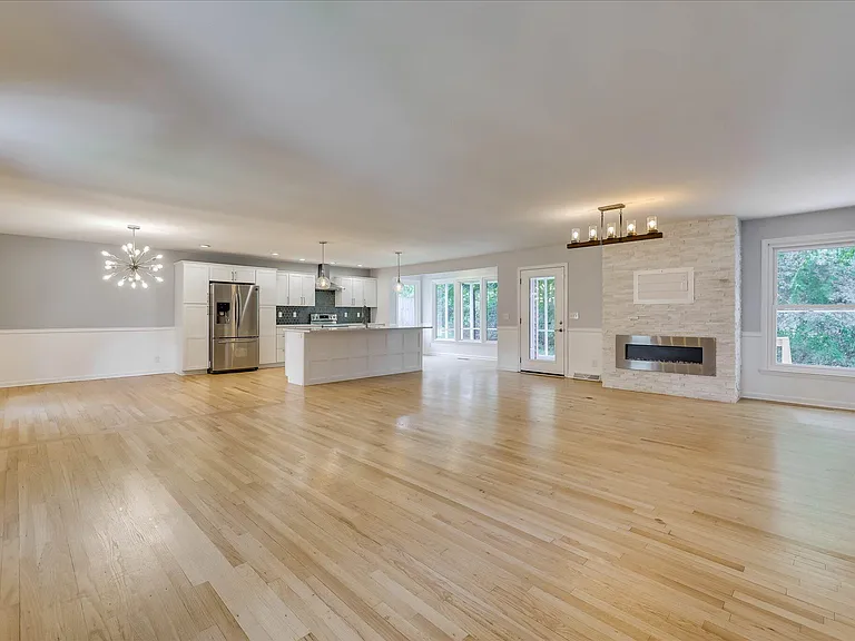 2111 Huron Dr — Photo 5