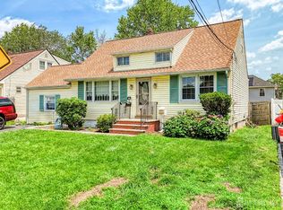 25 Adams St, Iselin, NJ 08830