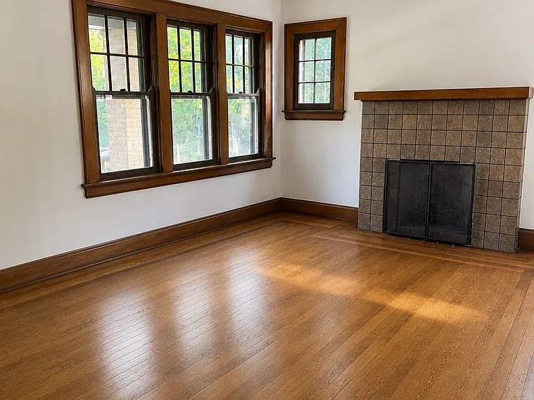 3293 Linwood Ave — Photo 2