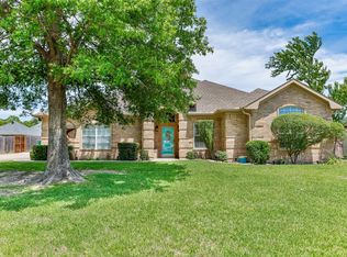 908 Wheeler Creek Dr, Gainesville, TX 76240