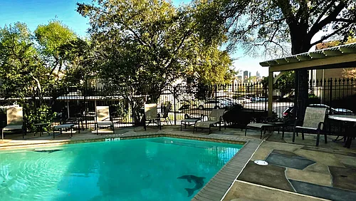 1860 White Oak Dr #207 Photo 1
