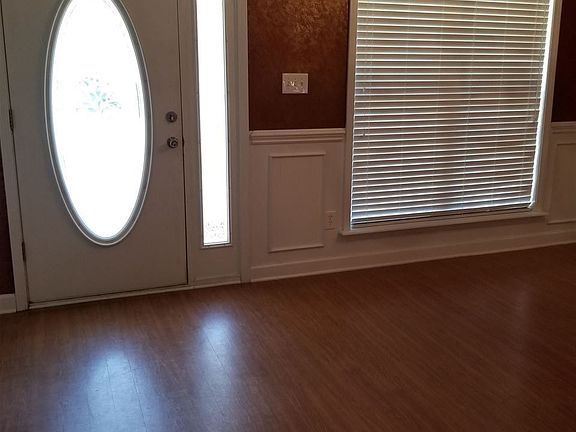 3rd image of 115 Huntley Dr
