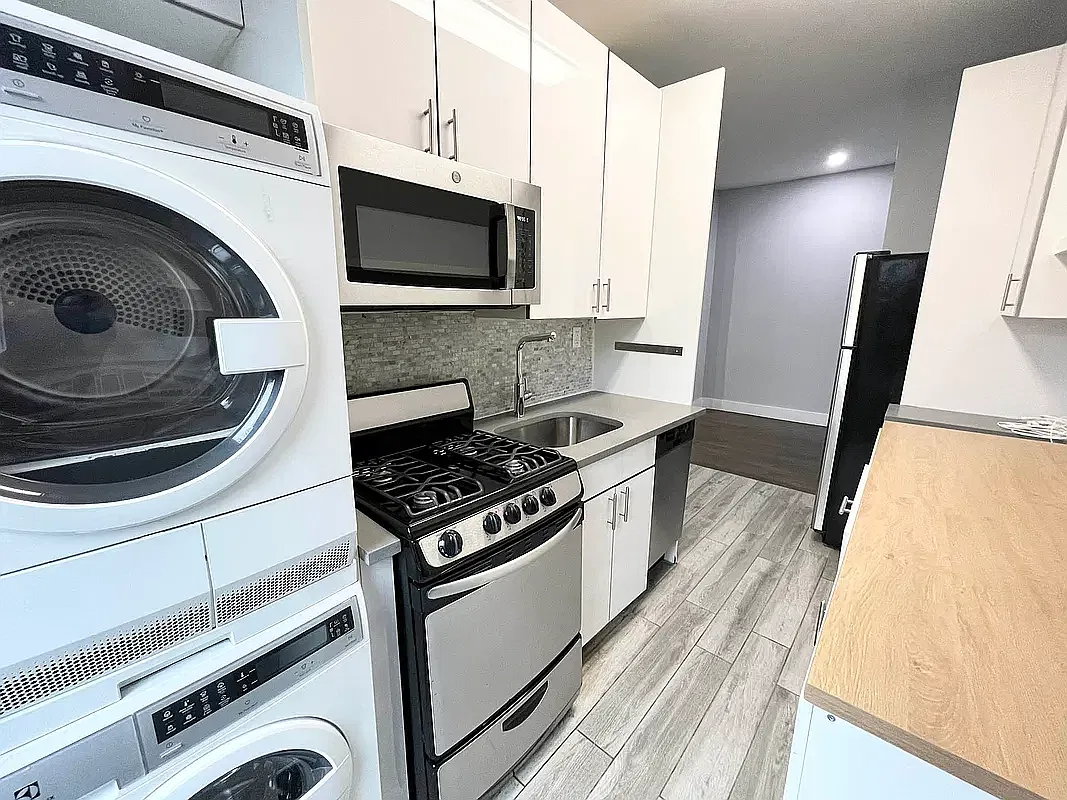 16 Menahan Street — Photo 1