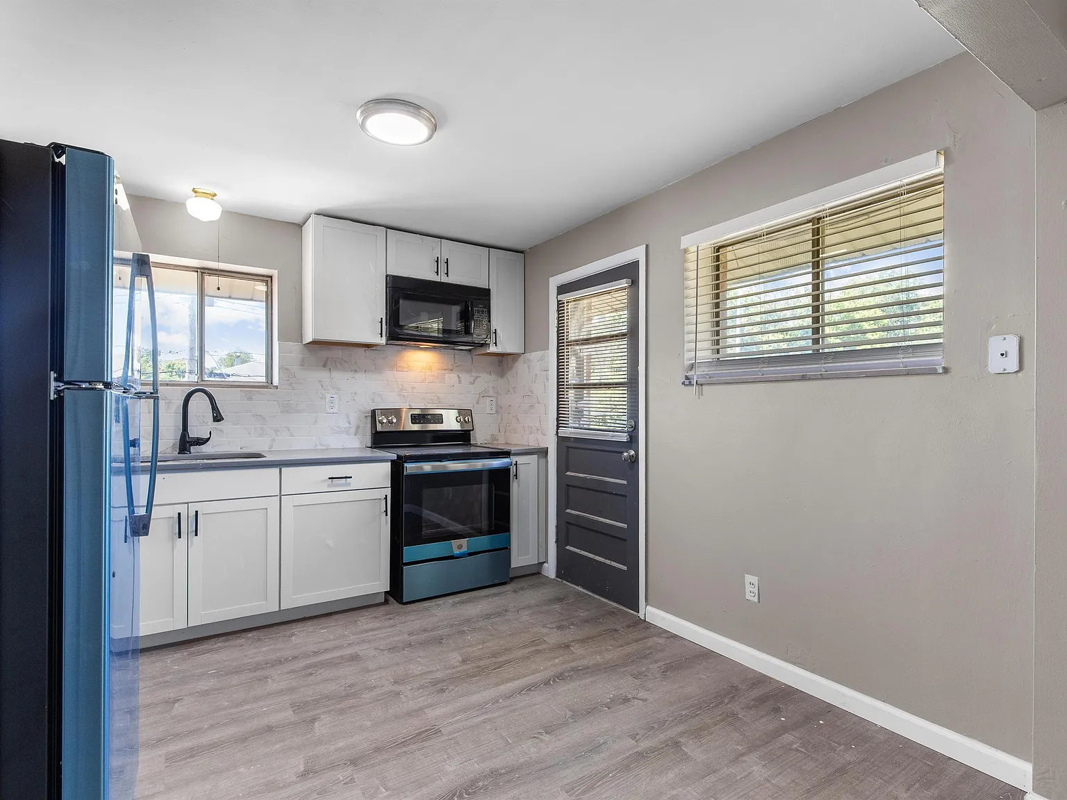 491 S Holmes Ave — Photo 2