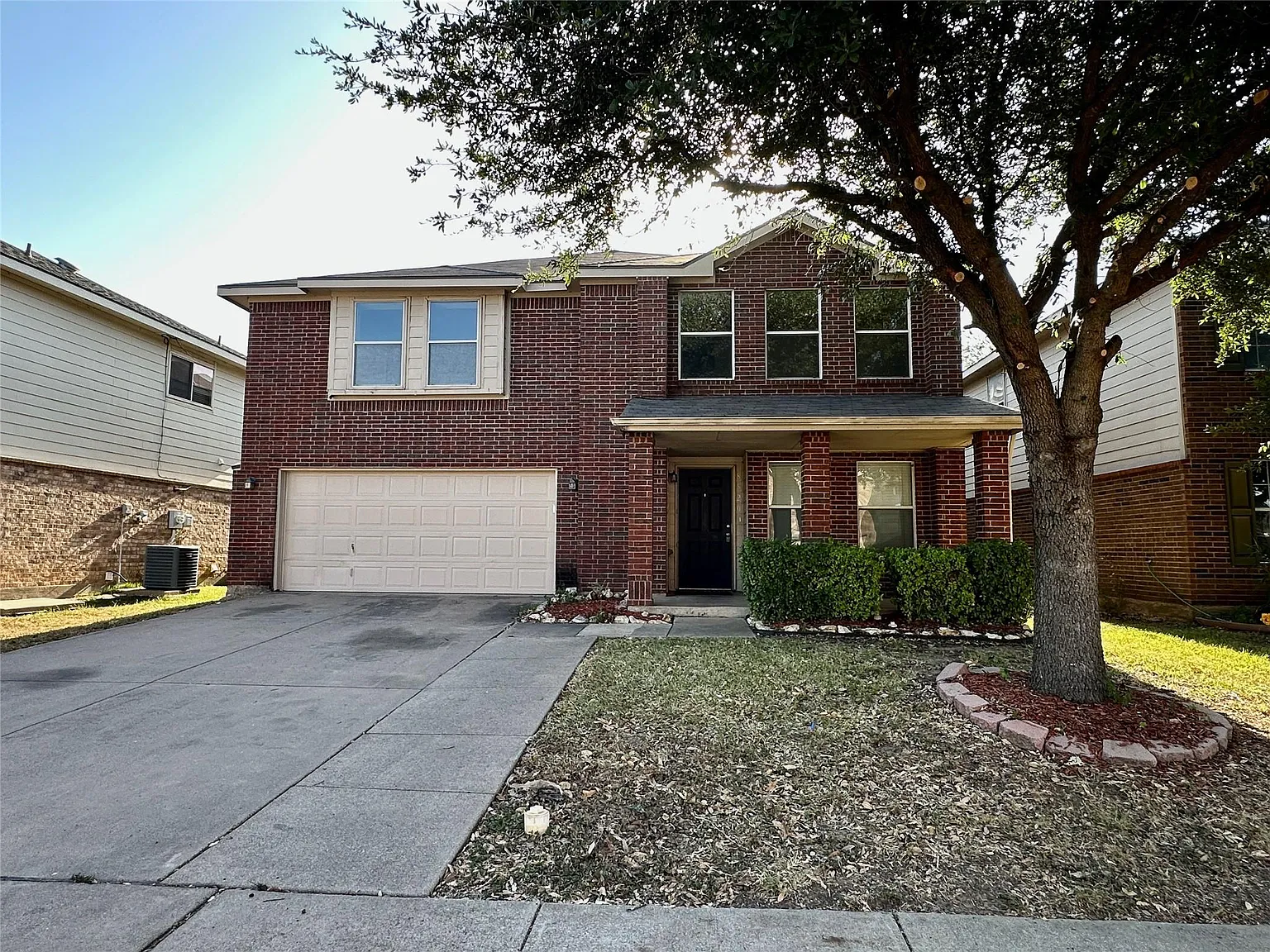 4 bed, 2.5 bath, 3382 sqft, $2,495 — Photo 1
