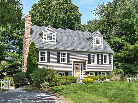 2nd image of 84 Derby St