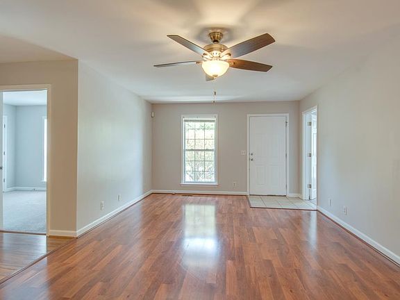 4th image of 305 Eisenhower Dr