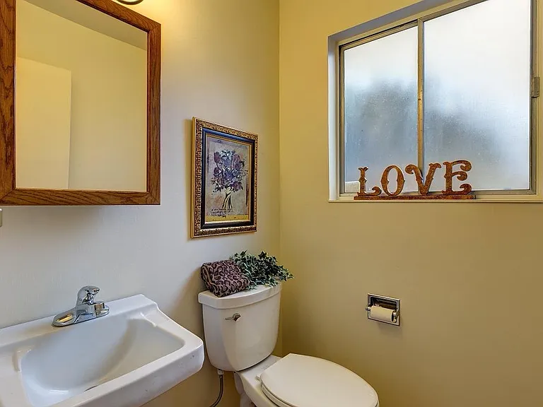1462 Lillian St — Photo 17