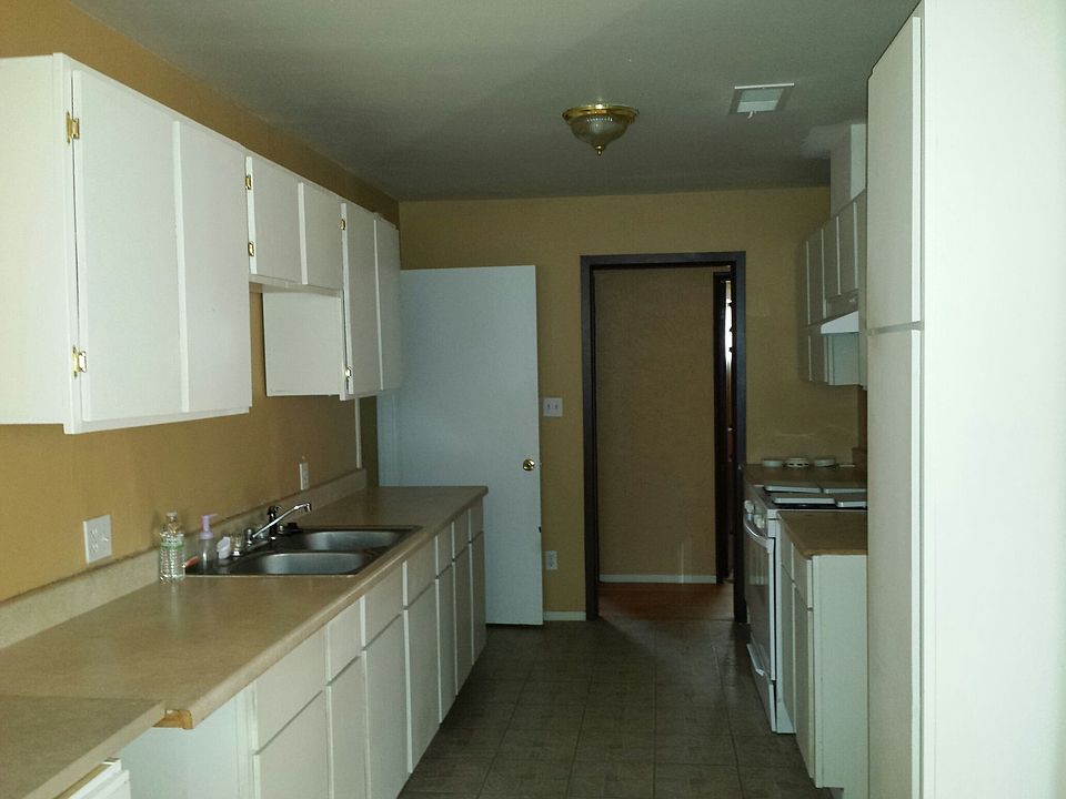 2nd image of 448 W King St