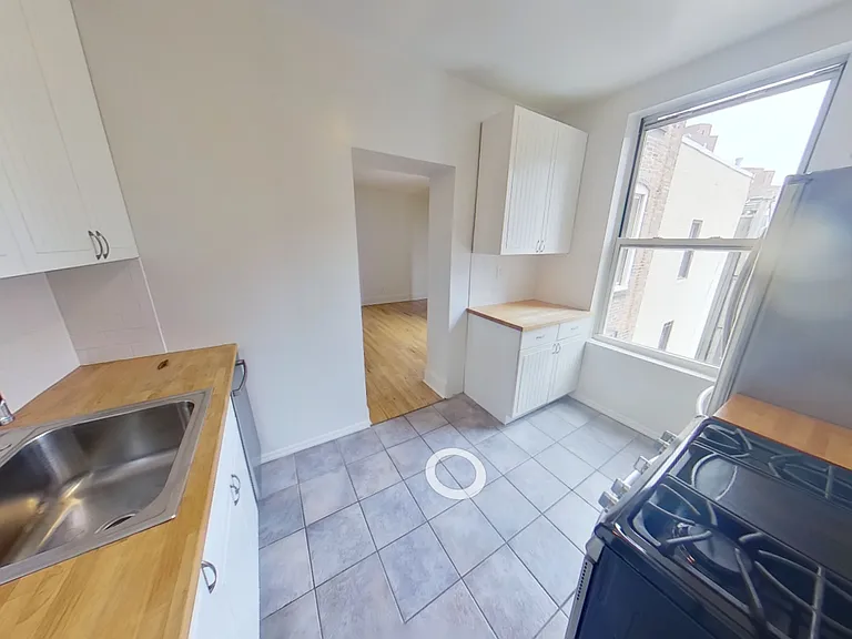 346 E 20th St #18 — Photo 3