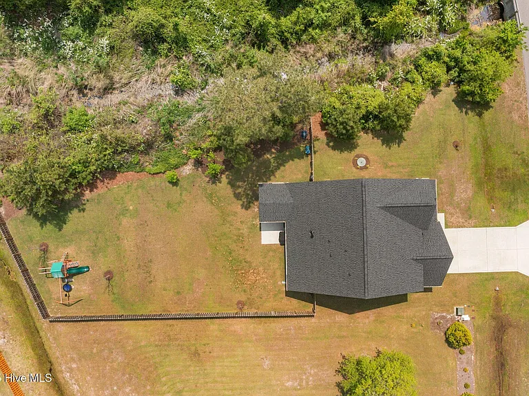 303 Red Cedar Dr — Photo 41