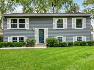 5S344 Stewart Dr, Naperville, IL 60563