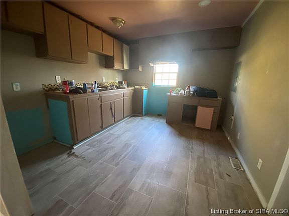 3rd image of 109-111 Kenwood Avenue