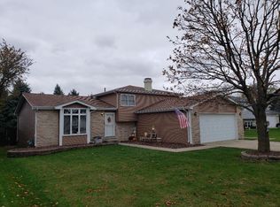 2521 Waterford Dr, Crest Hill, IL 60403