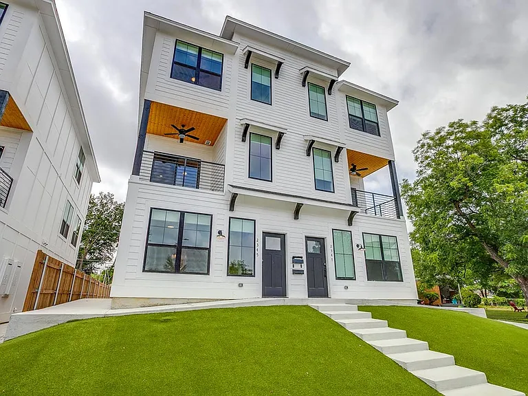 2345 Benbrook Blvd — Photo 38
