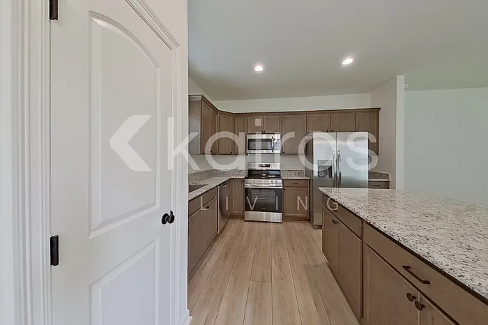 4 bed, 2.0 bath, 1826 sqft, $2,075 — Photo 4