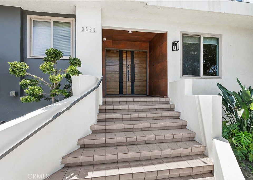 3539 Alana Dr, Sherman Oaks, CA 91403 | MLS #SR26122410 | Zillow