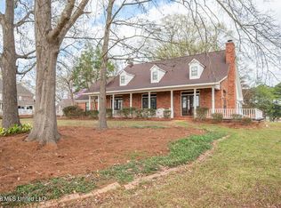 617 S Wedgewood Rd, Starkville, MS 39759