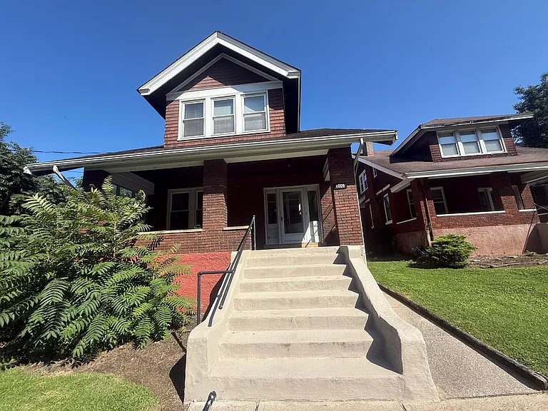 1009 Delta Ave — Photo 1