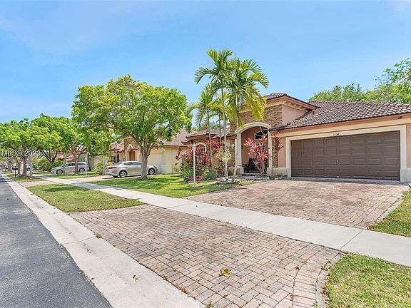 3rd image of 1074 NE 35th Ave