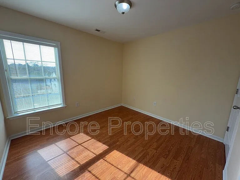 912 Custom Oak Ln — Photo 10
