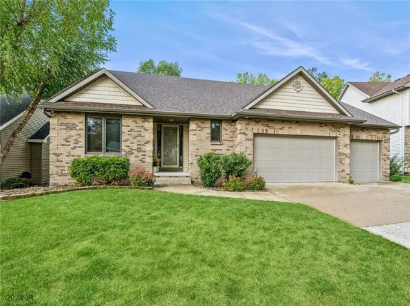 3510 Village Run Dr, Des Moines, IA 50317